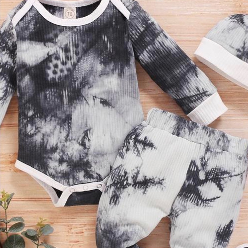 The dye matching onesie set